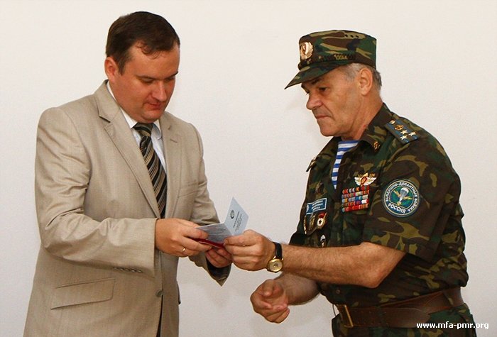 Vladimir Yastrebchak Met with the Head of Pridnestrovien Regional Department of Union of Russian Airborne Troops Valeriy Gratov