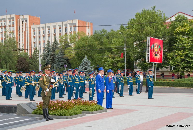 В Тирасполе состоялись торжественные мероприятия, посвященные  XXI годовщине со дня образования  Приднестровской Молдавской Республики