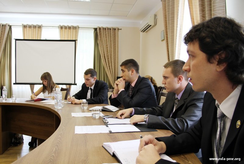 Первый круглый стол Совета молодых дипломатов МИД ПМР на тему: «Формирование имиджевой стратегии Приднестровья на современном этапе»